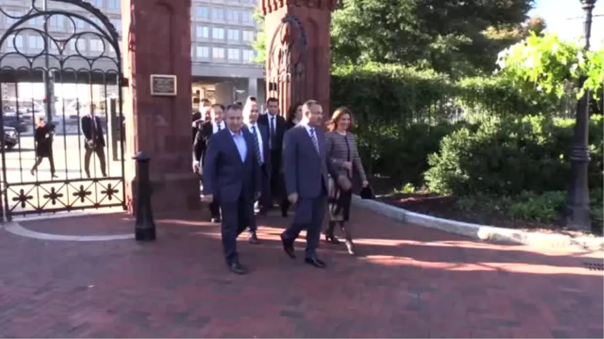 Bozdağ, Her Biri Yüzlerce Yıllık 47 El Yazması Kur\'an-ı Kerim Yer Aldığı Sergiyi Ziyaret Etti -...