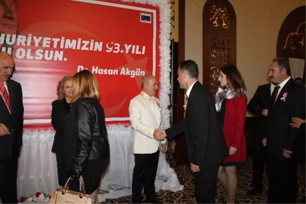 Büyükçekmece\'de Cumhuriyet Balosu