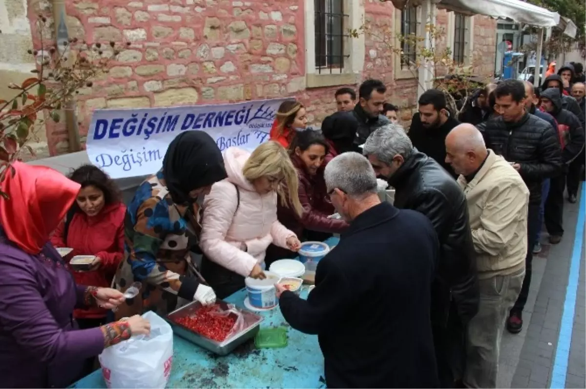 Çanakkale\'de Değişim Derneği\'nden Aşure İkramı