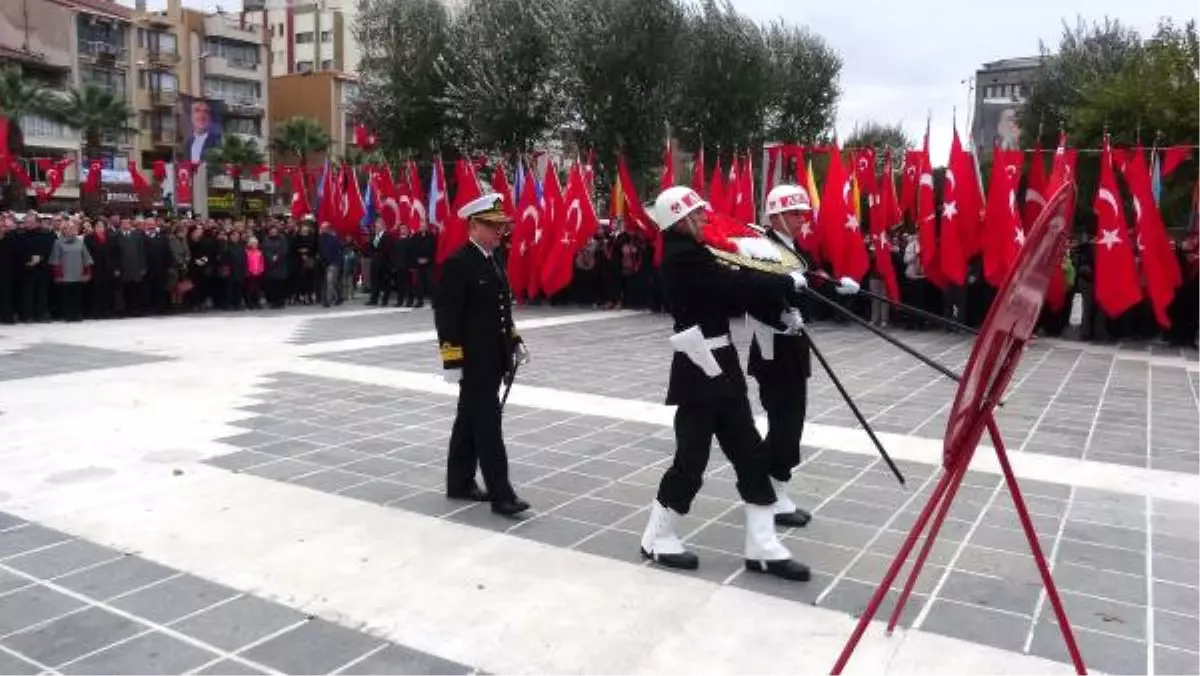 Çanakkale Garnizon Komutanı Anıta Çelenk Koydu