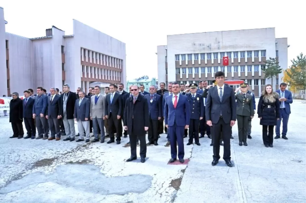 Cumhuriyetin 93. Yıl Dönüm Etkinlikleri Çelenk Sunumuyla Başladı