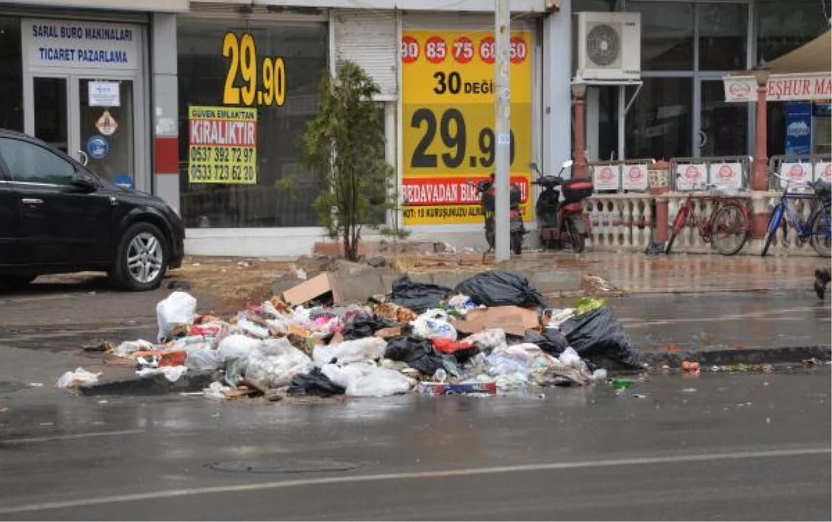 Diyarbakır\'da Otobüsler Yine Çalışmadı, Çöpler Toplanmadı