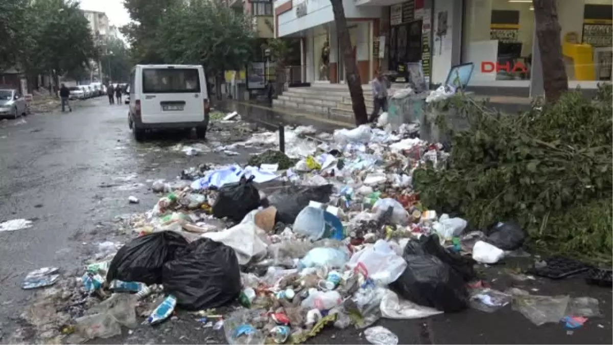 Diyarbakır\'da Otobüsler Yine Çalışmadı, Çöpler Toplanmadı
