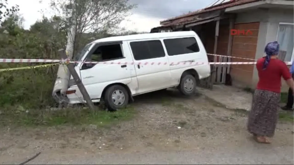 Düzce\'de Minibüsün Çarptığı Kadın Öldü, Torunu Yaralandı
