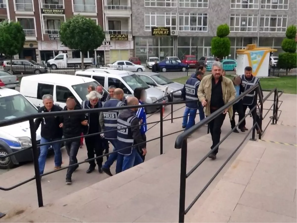 Edremit\'te Yan Bakma Cinayetinde 2 Zanlı Tutuklandı