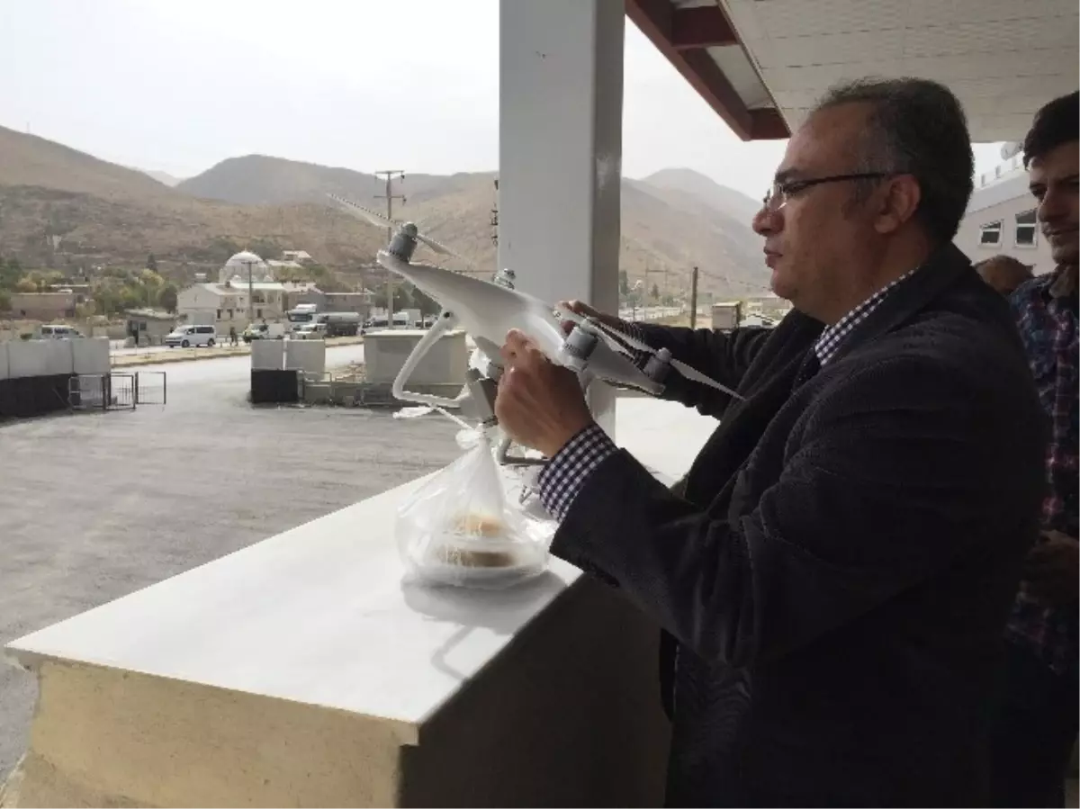 Emniyet Müdüründen Koruculara Drone ile Tatlı İkramı