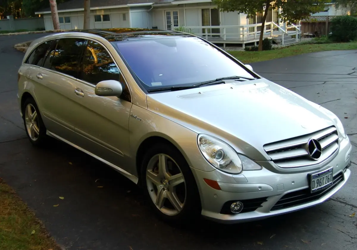 En Geniş Hızlı Aileler İçin Mercedes R63 Amg