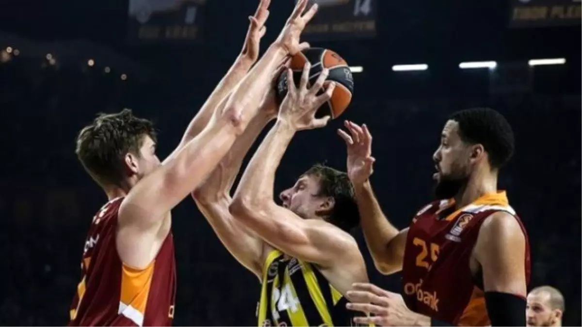 Fenerbahçe Derbiyi Farklı Kazandı