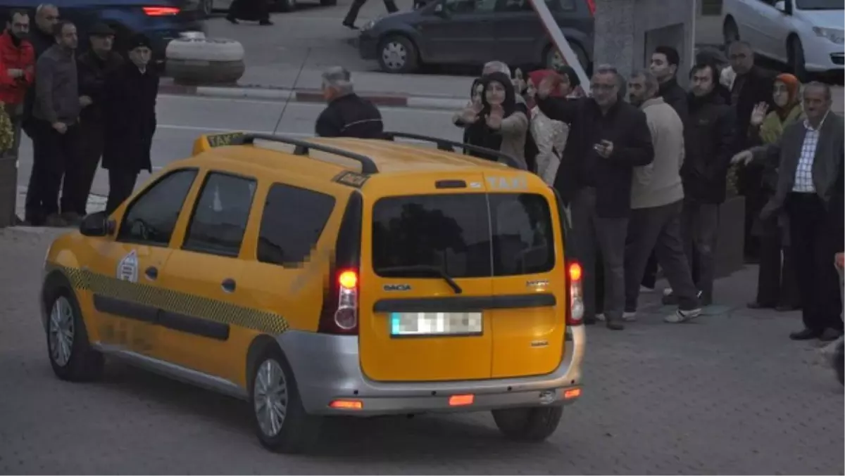 Fetö\'den Tutuklanan 2 Kişi, Taksi ile Cezaevine Götürüldü