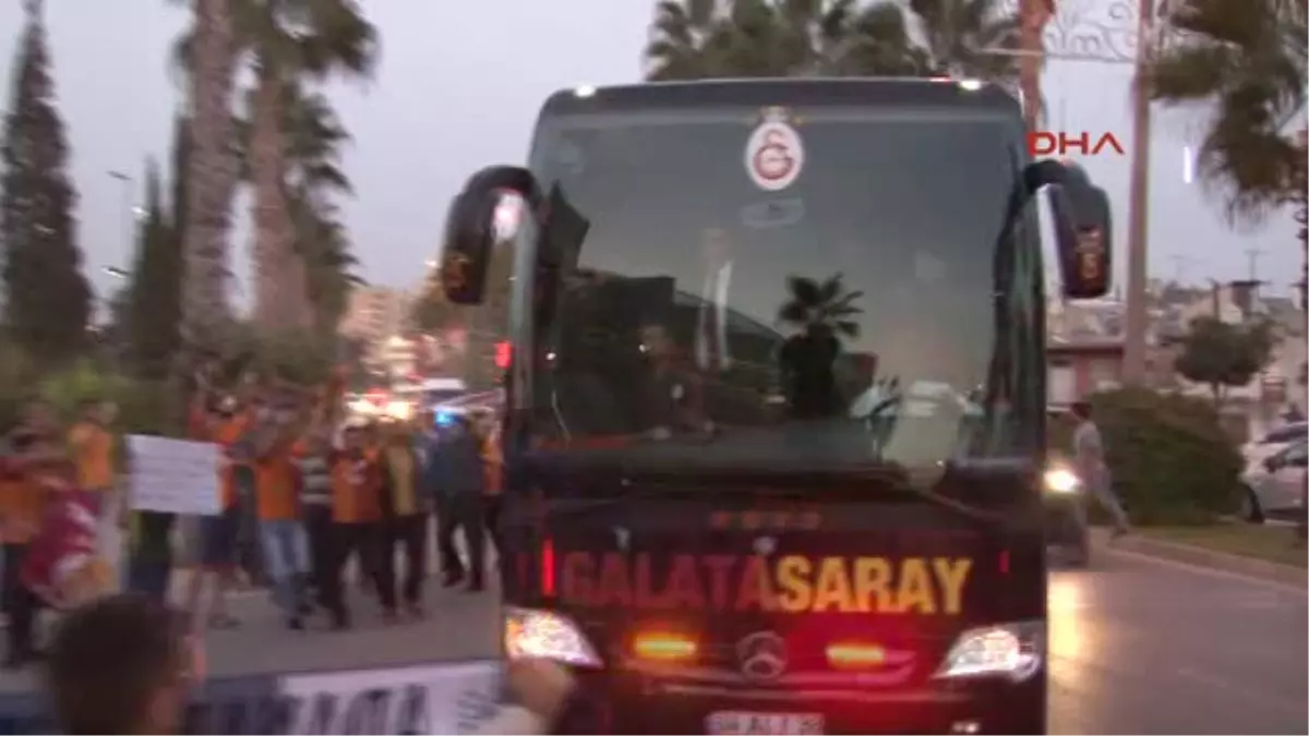 Galatasaray, Adana\'ya Geldi