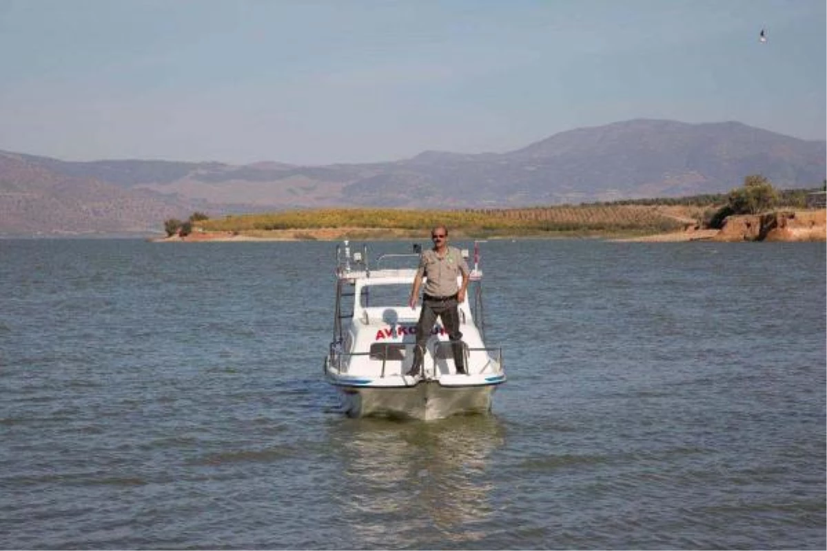Gölmarmara Gölü\'nde Kaçak Avlanmaya Tekneli Önlem