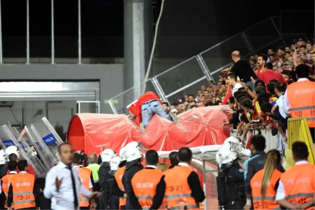 Göztepe\'de Olay Çıkaran Taraftara Dava