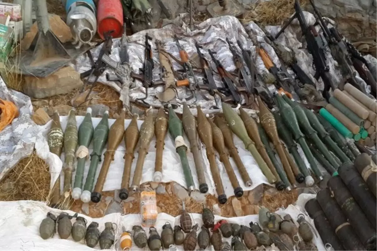 Hakkari\'de Çok Sayıda Silah ve Mühimmat Ele Geçirildi