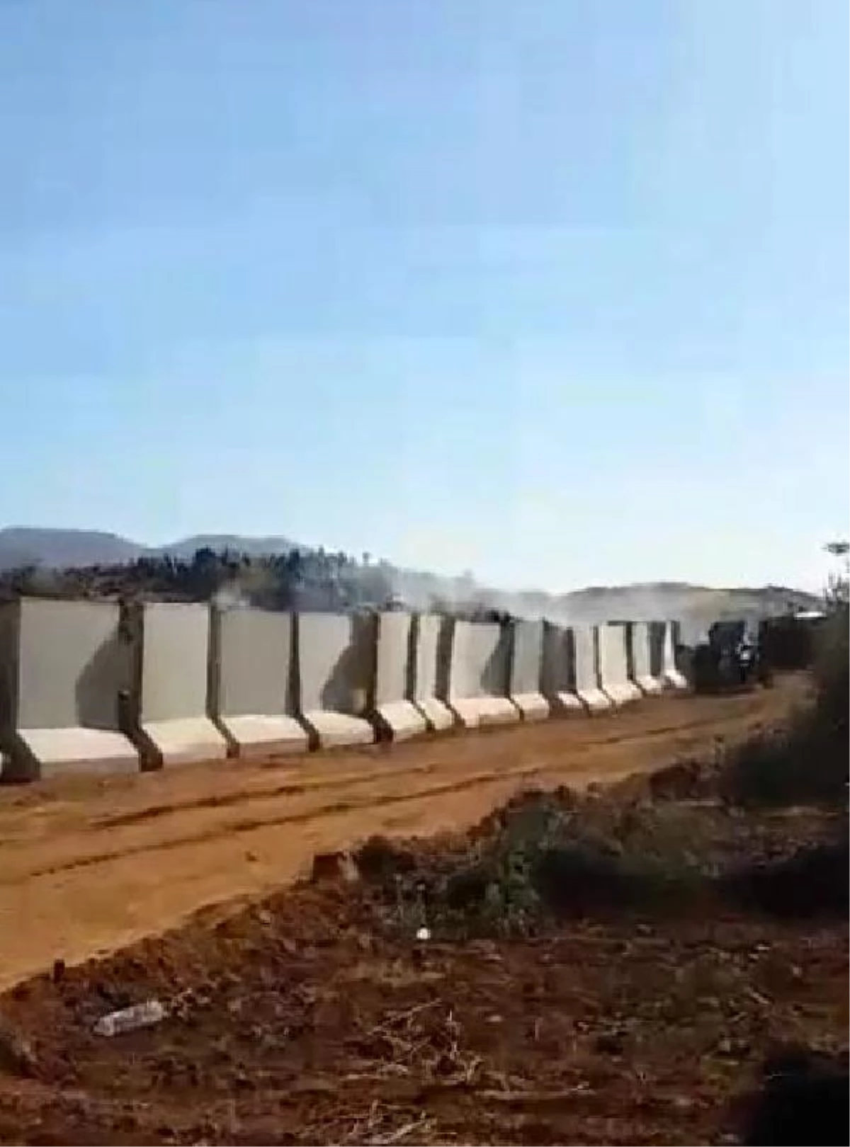Hatay\'ın Afrin Sınırında Beton Bariyer Gerginliği