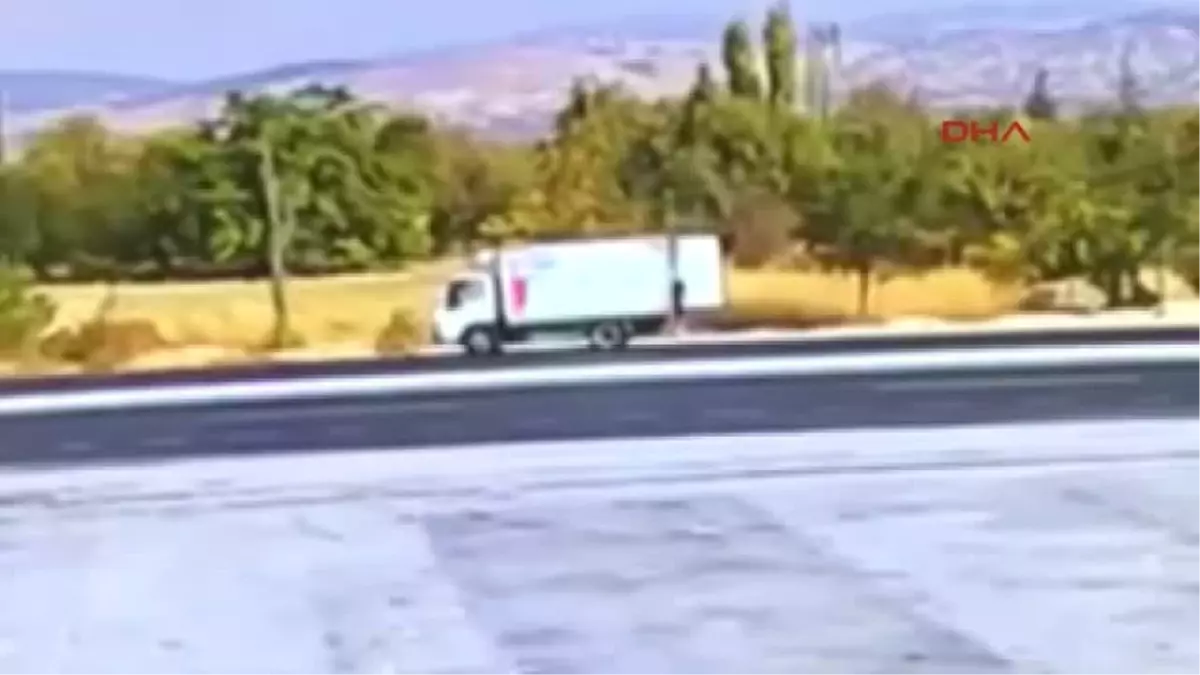 Isparta Tır\'ın Kamyonete Çarpması Kamerada