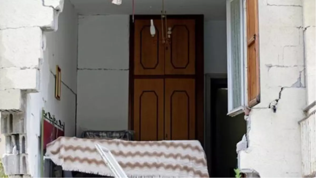 İtalya Başbakan Renzi: "Çadırlarda Yaşamayı Hayal Bile Edemeyiz."