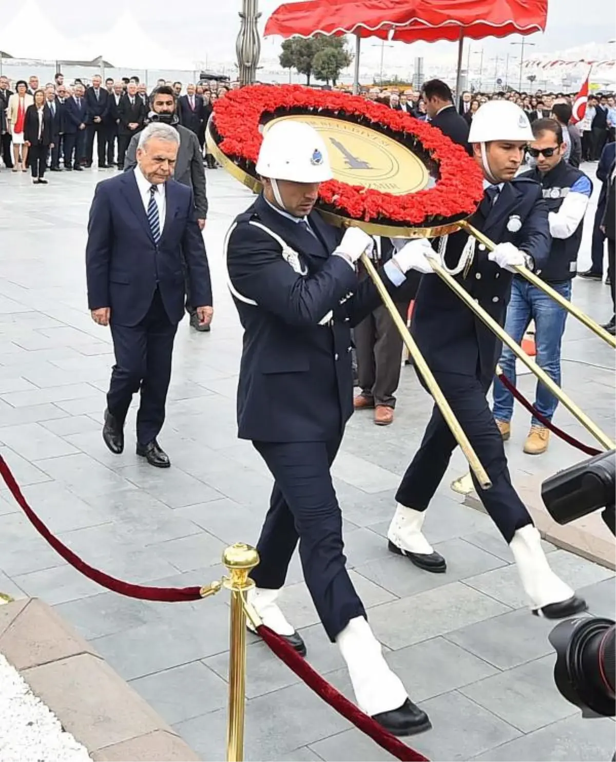 İzmir\'de, Cumhuriyet Kutlamaları Başladı