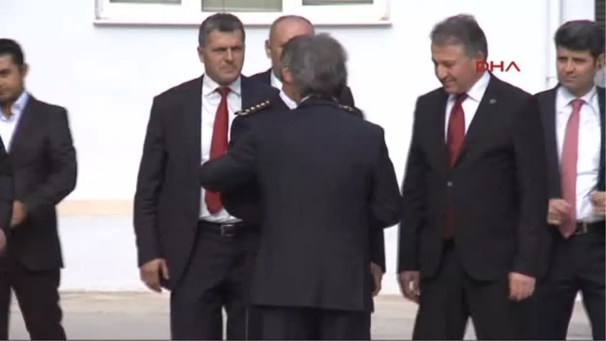 Izmir Emniyet Müdürlüğü\'nde Celal Uzunkaya, Görevini Hüseyin Aşkın\'a Devretti
