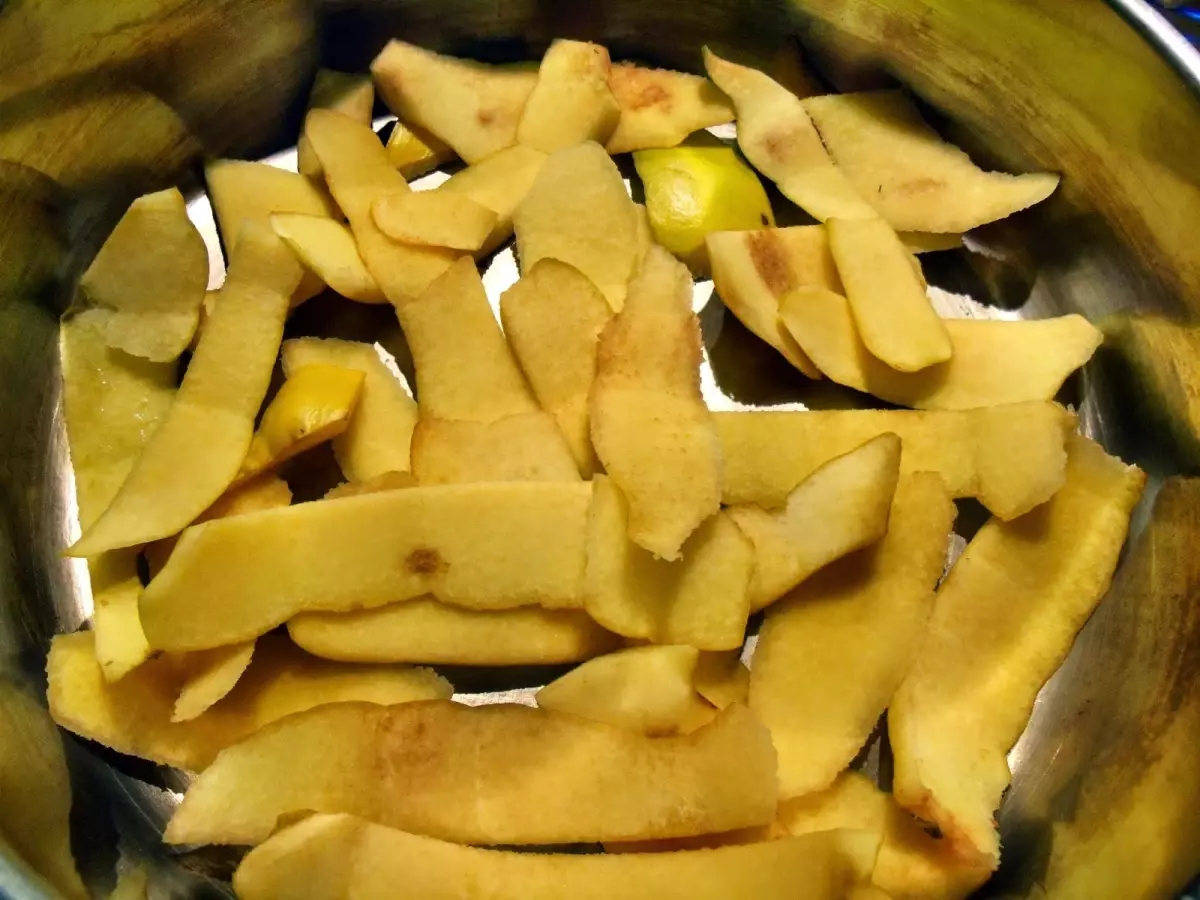 Kış Ayların Vazgeçilmezi Ayvanın Kabuğu da Kendi de Her Derde Deva!