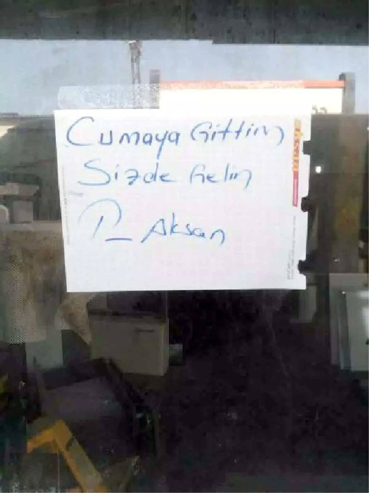 Kayseri Esnafından İşyeri Camlarına Cuma Yazıları