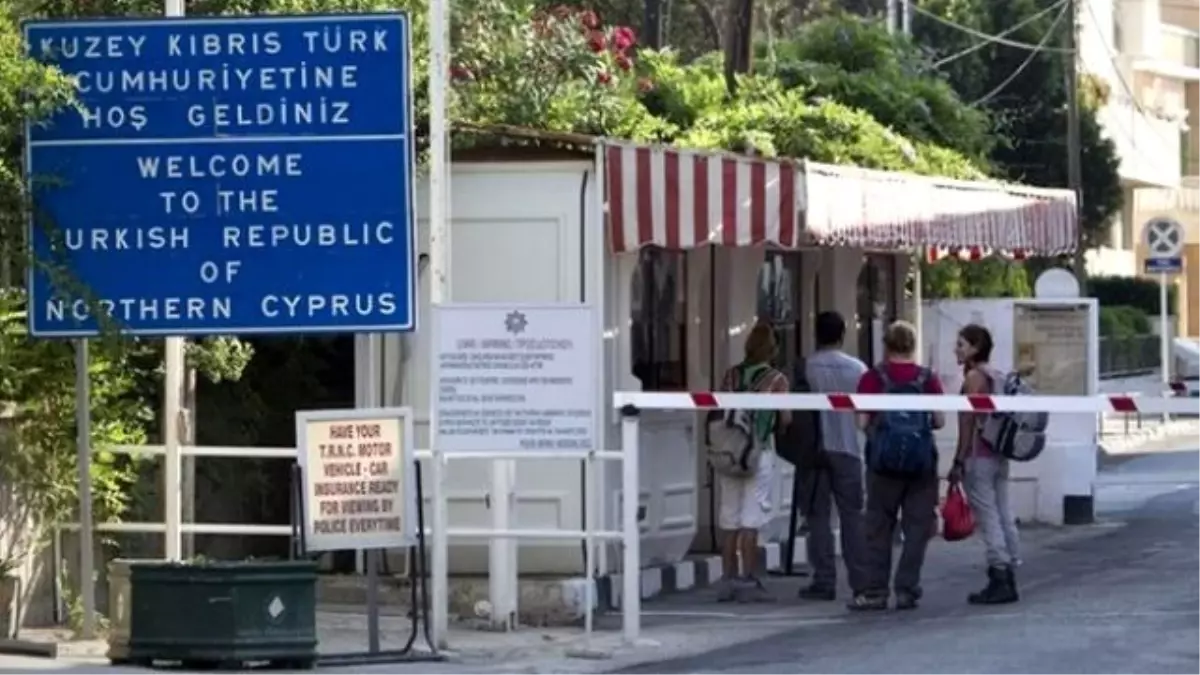 Kıbrıs\'ta Saatler de Bölündü