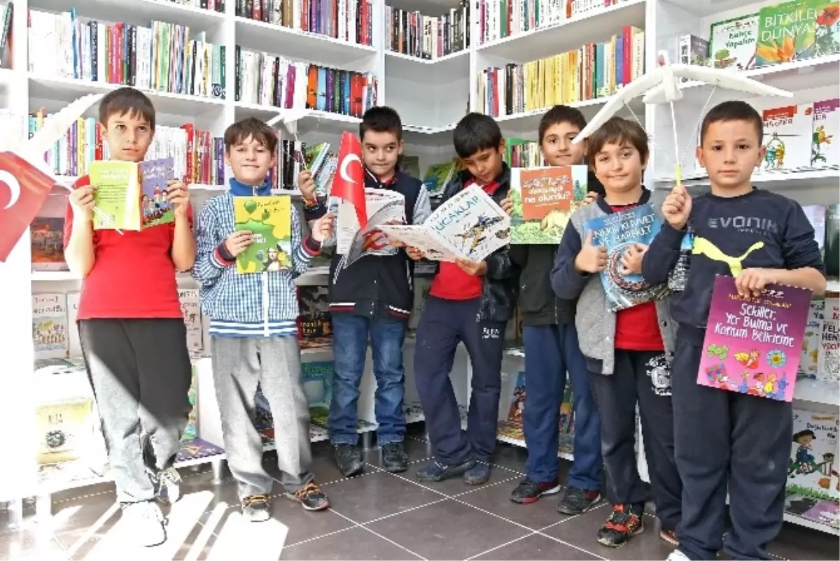 Konak\'ta Çocuklara Anlamlı Hediye