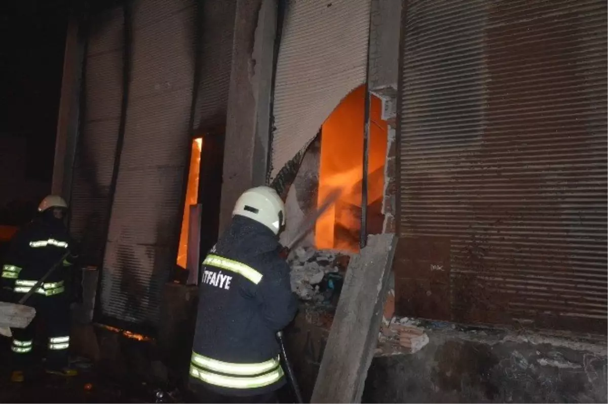 Kütahya\'da Depo Yangını