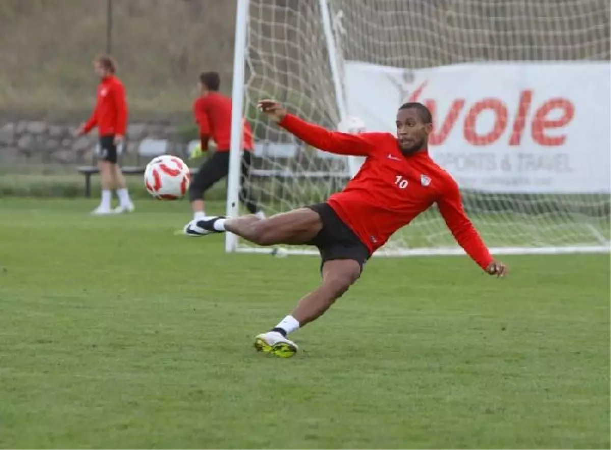 Manisaspor\'da Novillo\'ya Bir Şans Daha