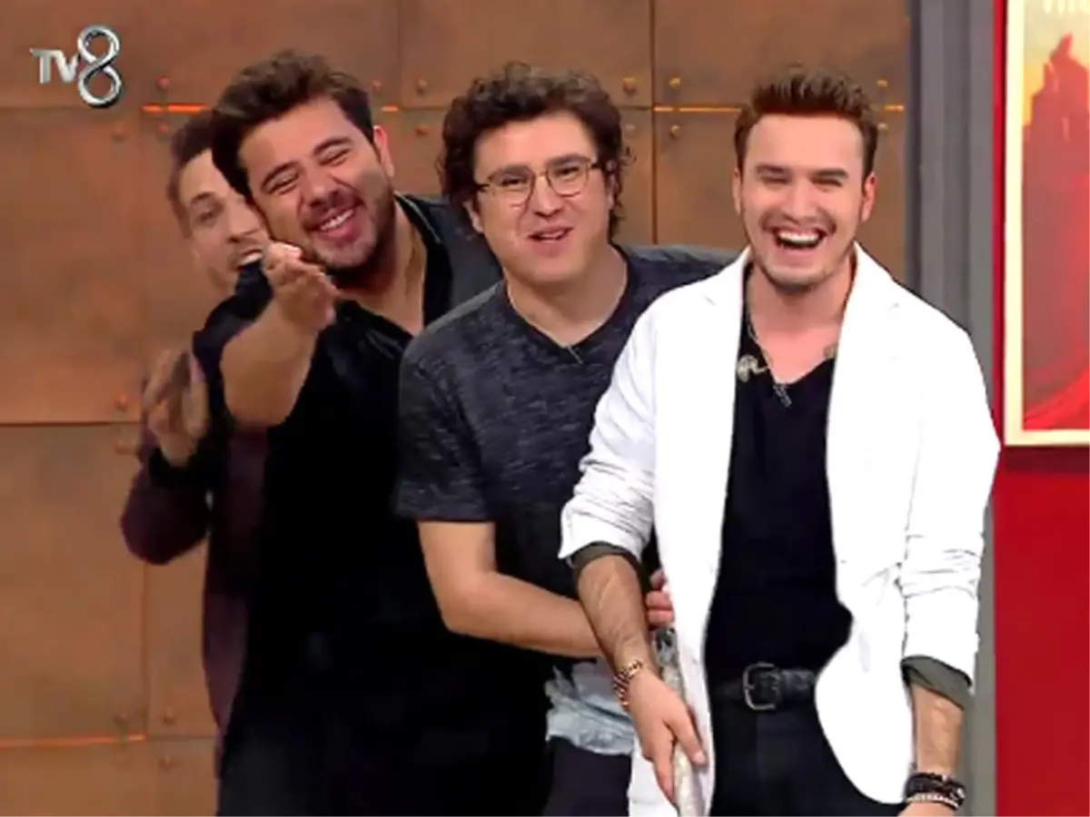 Mustafa Ceceli ve 3 Adam\'dan Süpürge Dansı!