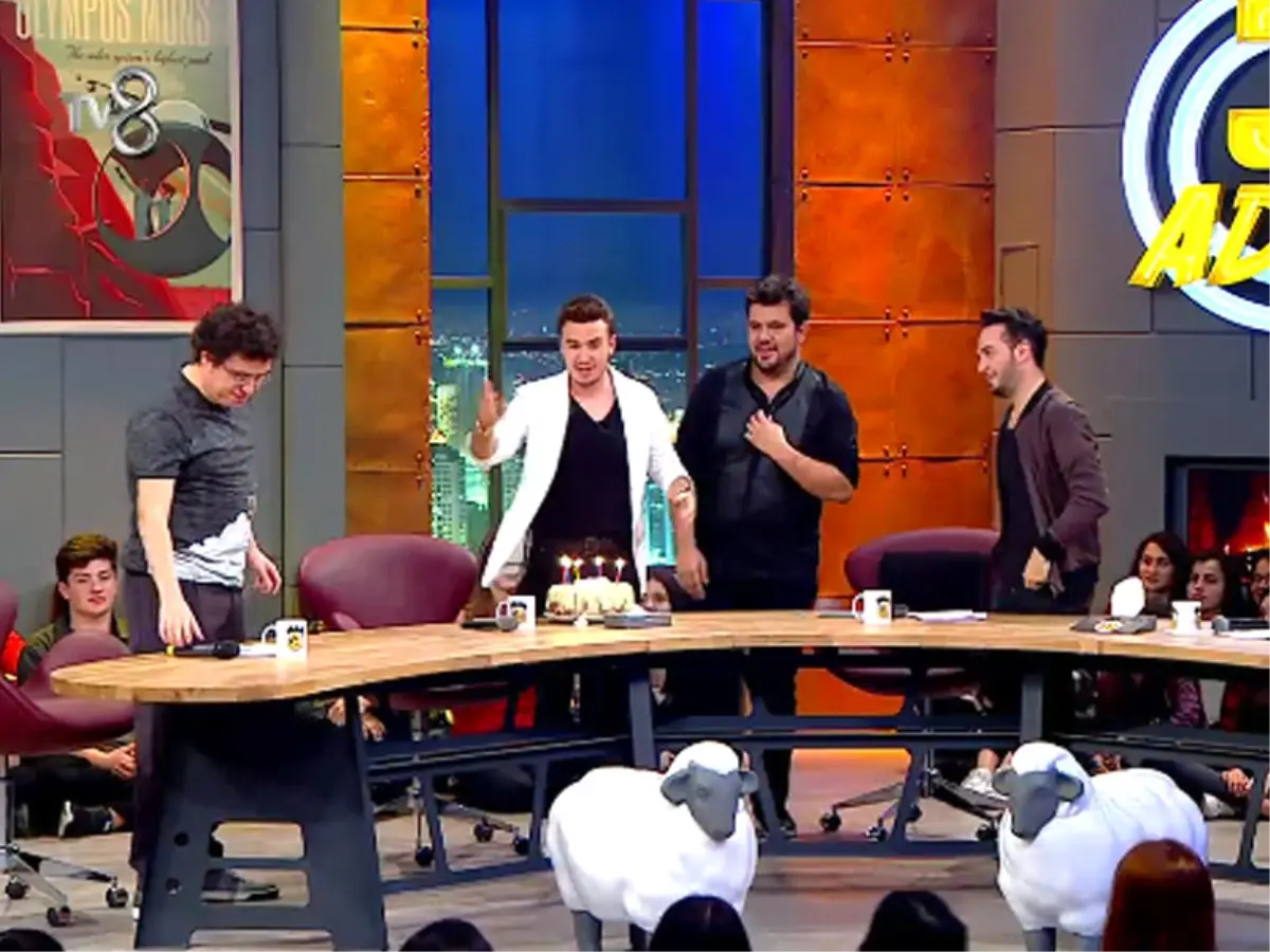 Mustafa Ceceli\'ye Sürpriz Doğum Günü Şarkısı!