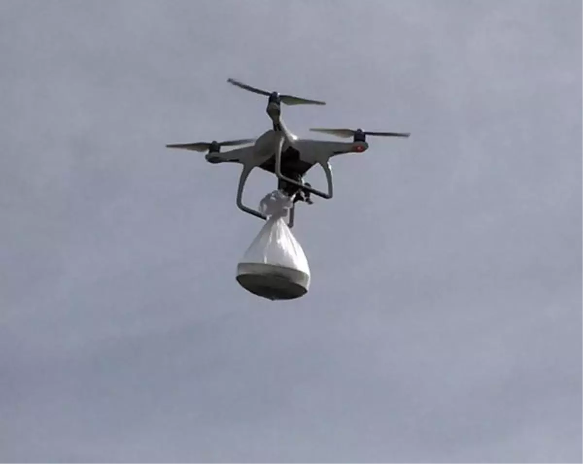 Nöbetteki Köy Korucularına \'Drone\' ile Tatlı Gönderildi