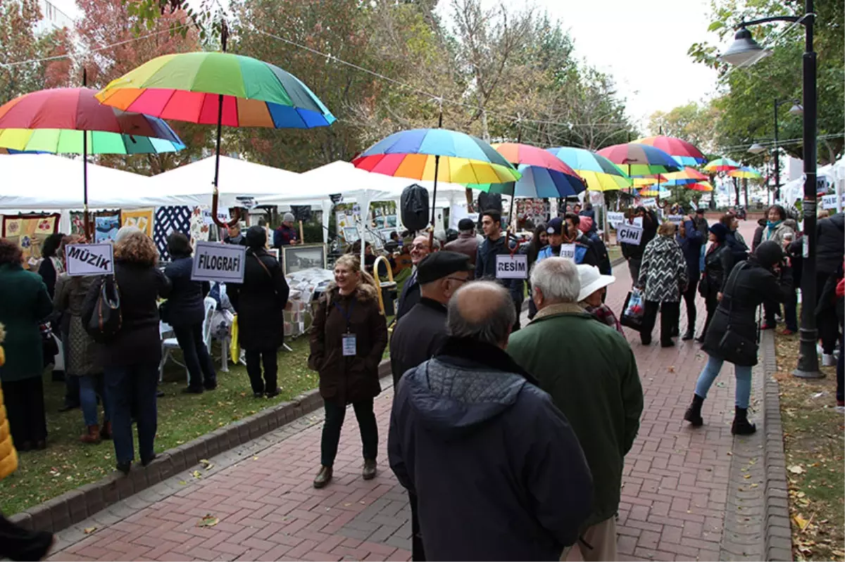 "Sanat Sokakta" buluşması Halk Bahçesinde başladı.