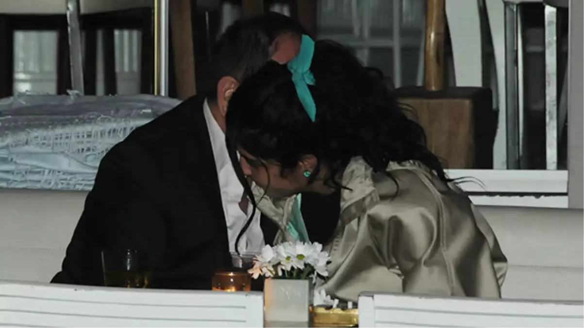 Shery Shahnavaz, Çıtır Sevgilisiyle Öpüşürken Görüntülendi