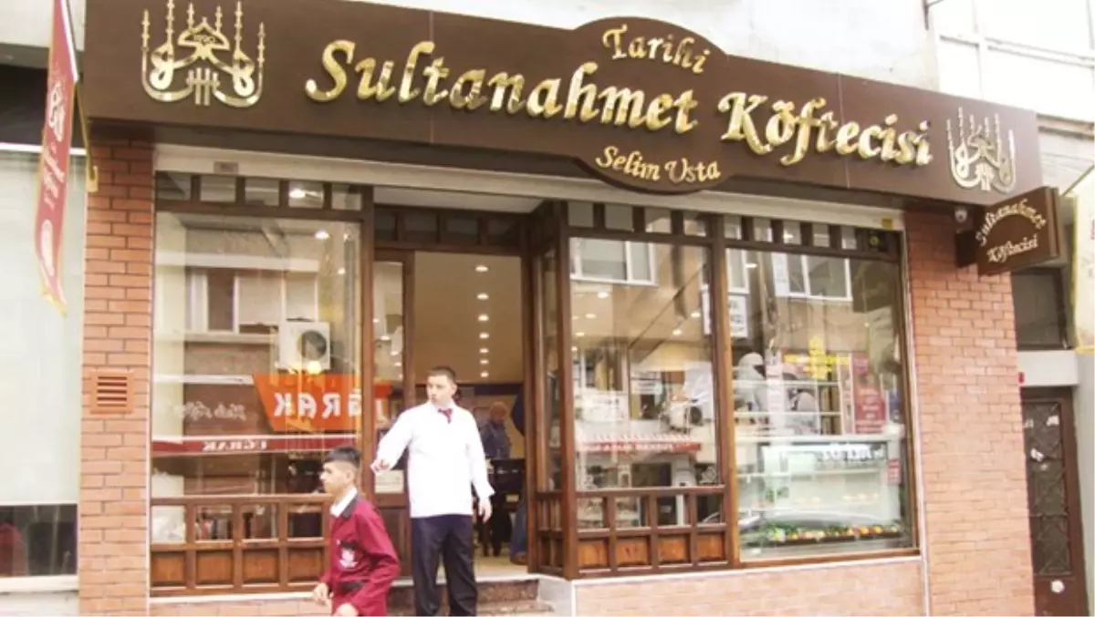 Sultanahmet Köftecisi\'nde Tabela Kavgası