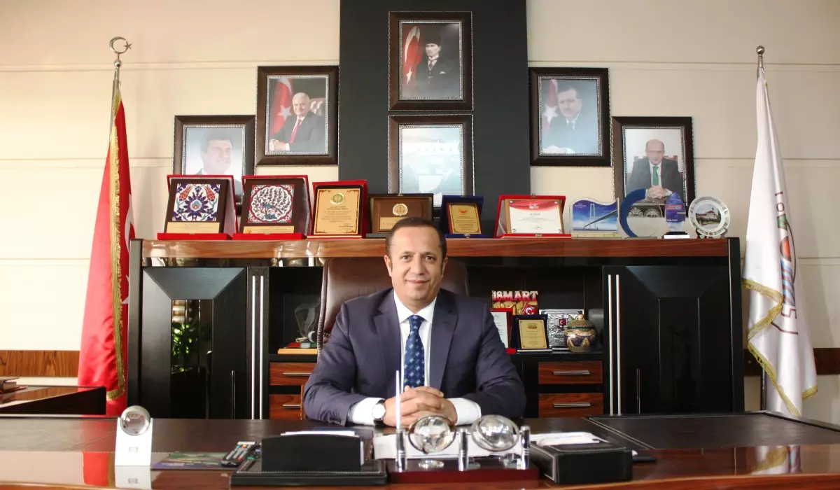 Topçuoğlu, Cumhuriyet\'in 93\'ncü yıldönümünü kutladı