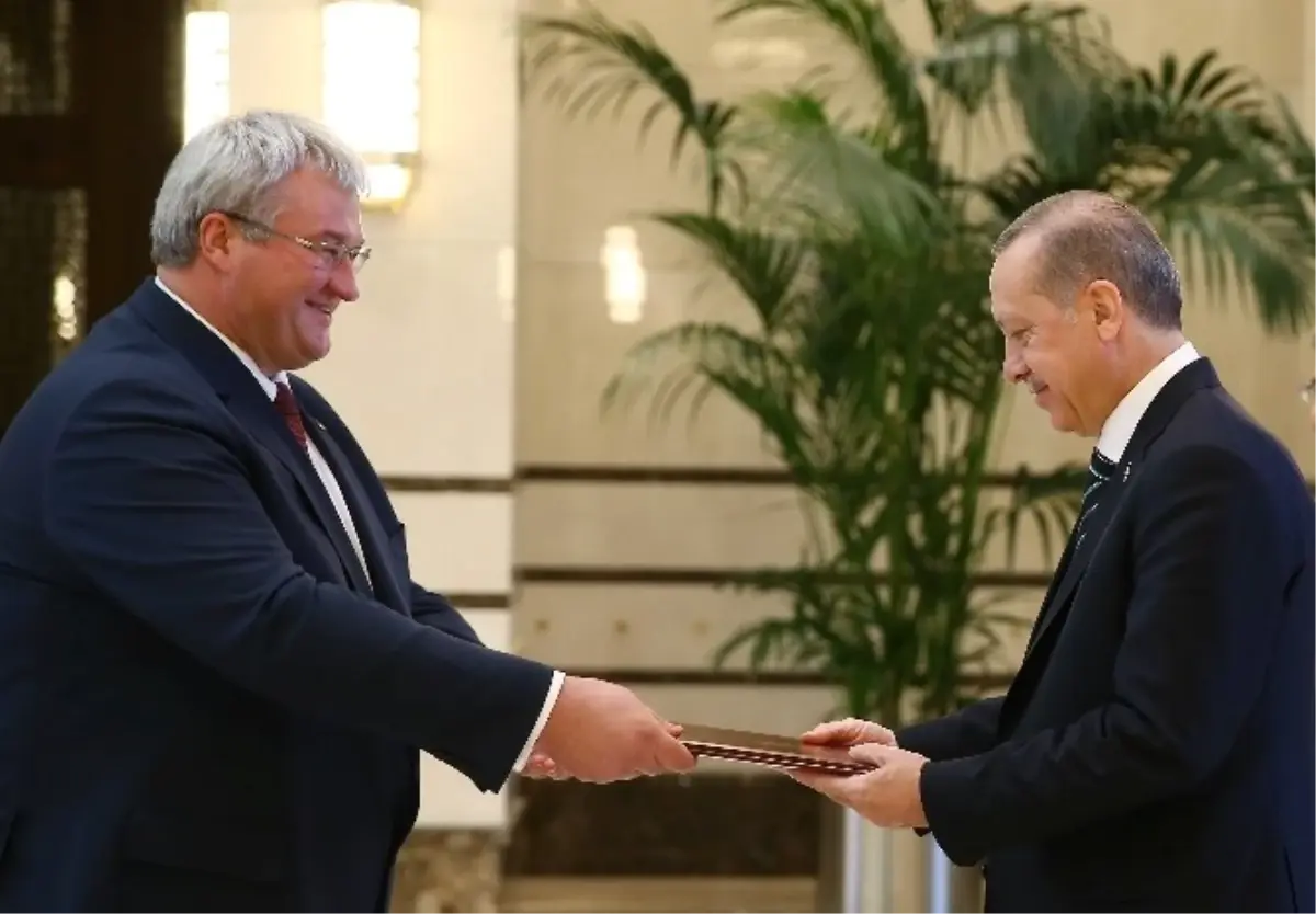 Ukrayna Büyükelçisi Sybiha, Cumhurbaşkanı Erdoğan\'a Güven Mektubunu Sundu