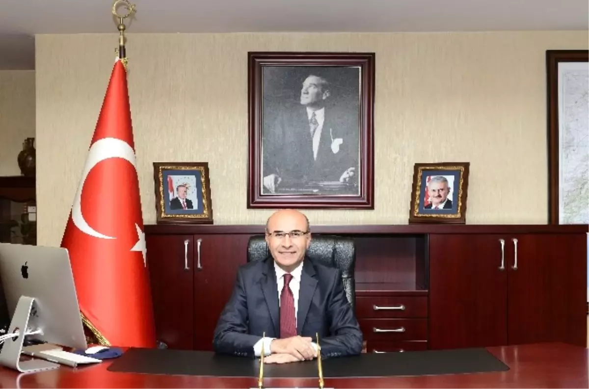 Vali Demirtaş: "Cumhuriyetimiz Daima Yücelecek, Dünya Durdukça Var Olacaktır"