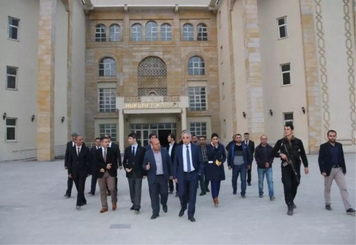 Vali Toprak Hükümet Konağında İncelemelerde Bulundu