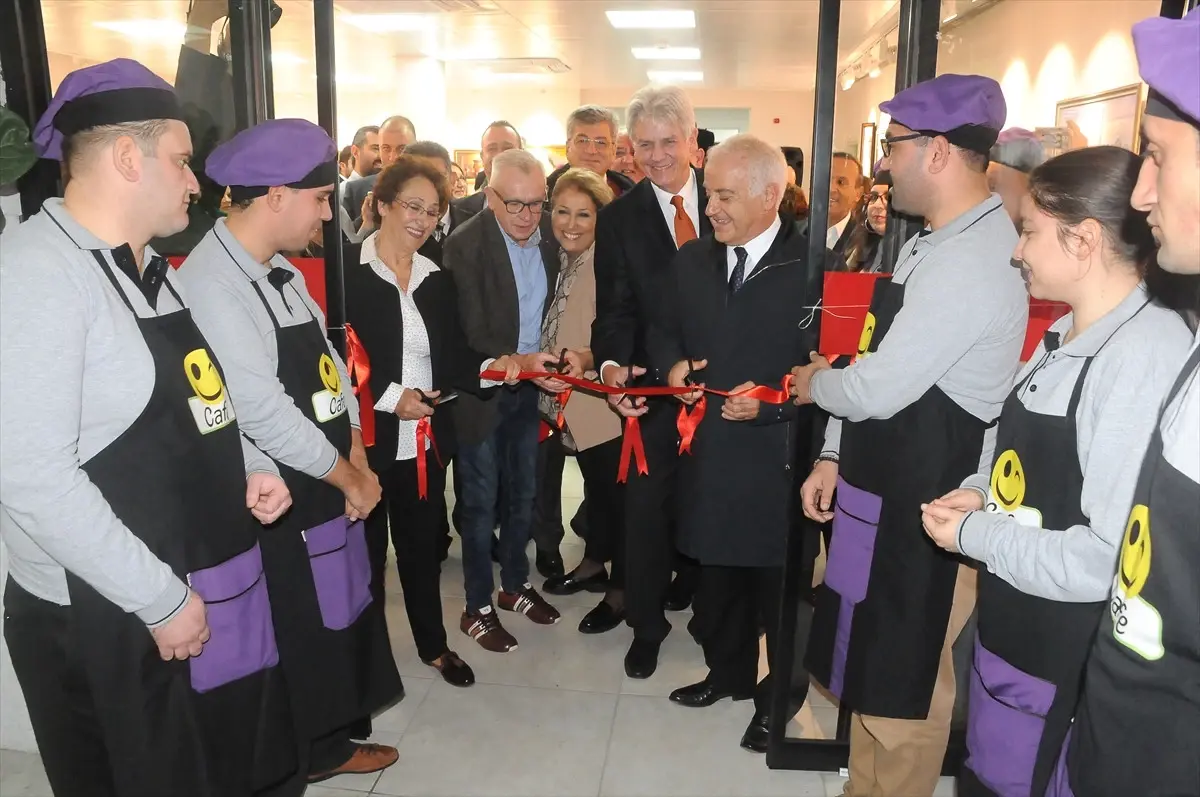 Yalova\'da "Engelsiz Kafe" Açıldı