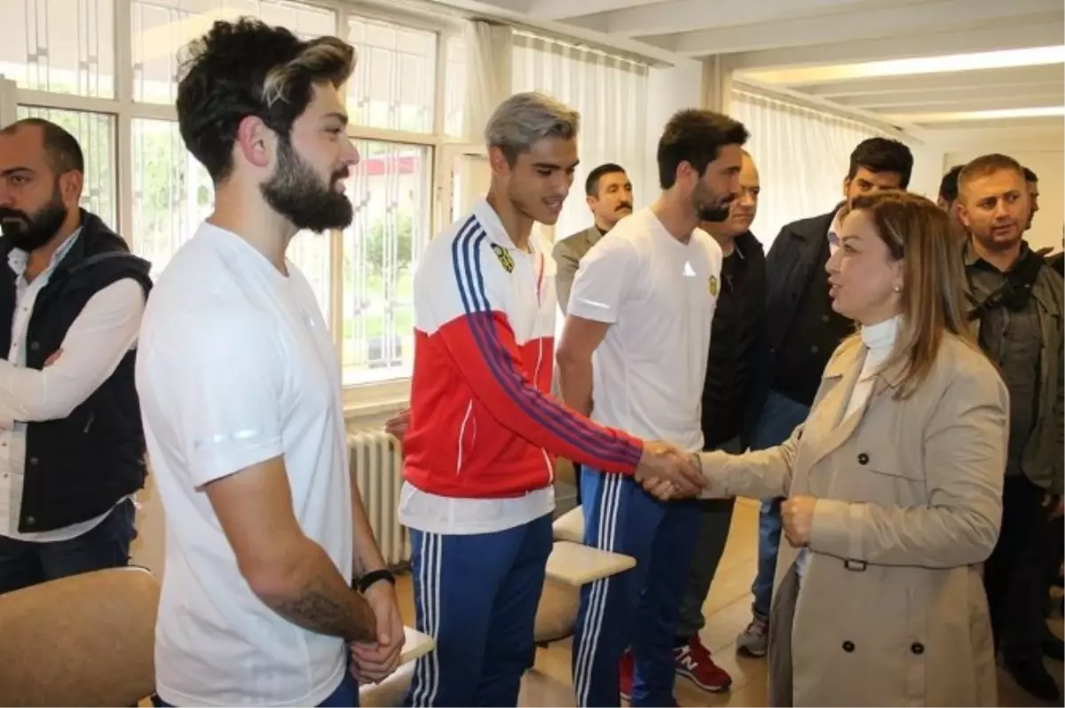 Yeni Malatyaspor\'a Moral Ziyareti