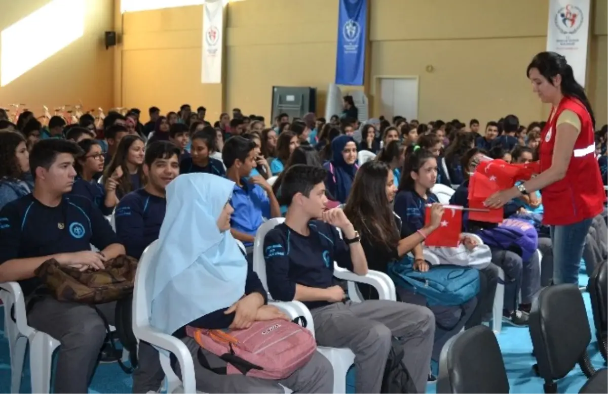 Yüreğir Gençlik Merkezi Tarafından Öğrencilere "Vatan ve Bayrak Sevgisi" Etkinliği