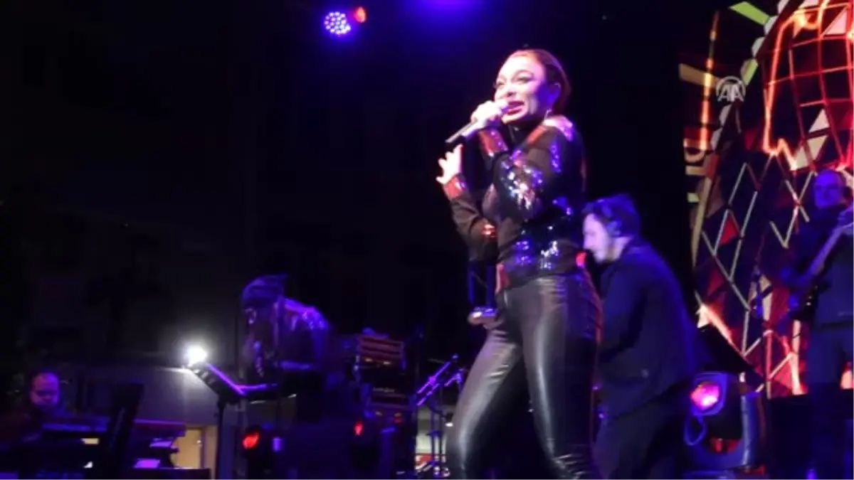 Ziynet Sali, 29 Ekim Cumhuriyet Bayramı Etkinlikleri Kapsamında Sevenleriyle Buluştu