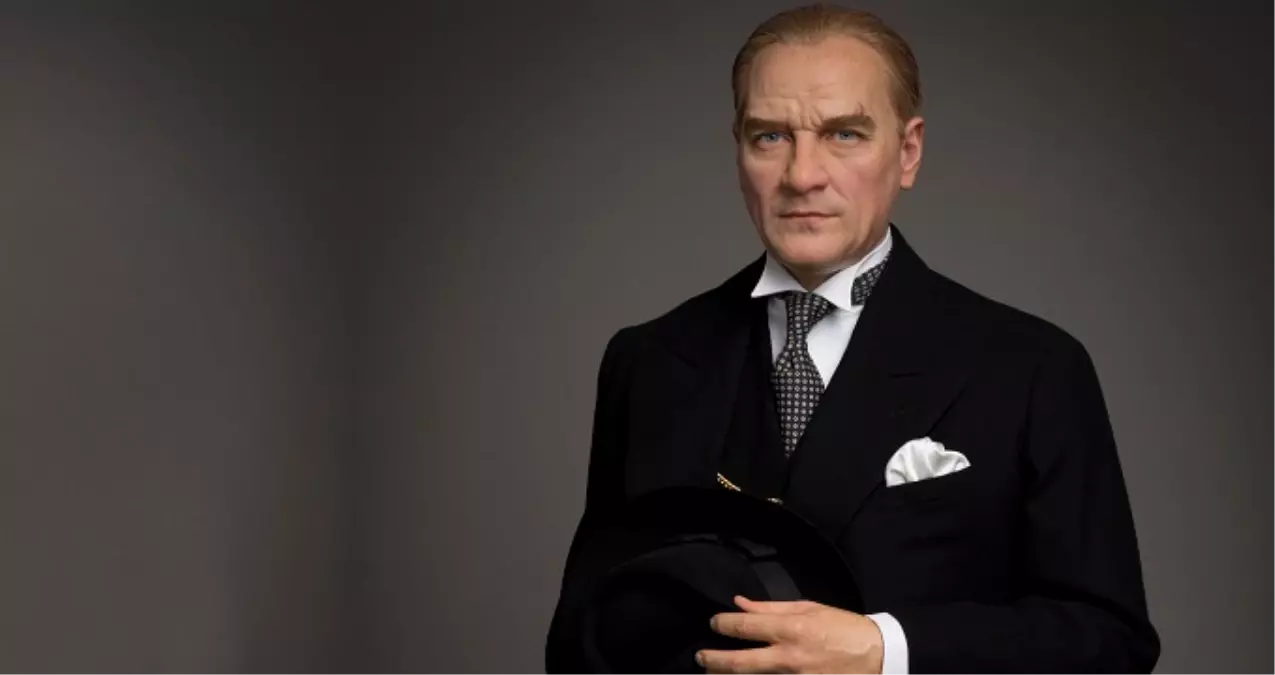30 Heykeltıraş 4 Ay Çalıştı! Atatürk\'ün Balmumu Heykeli Görücüye Çıkıyor