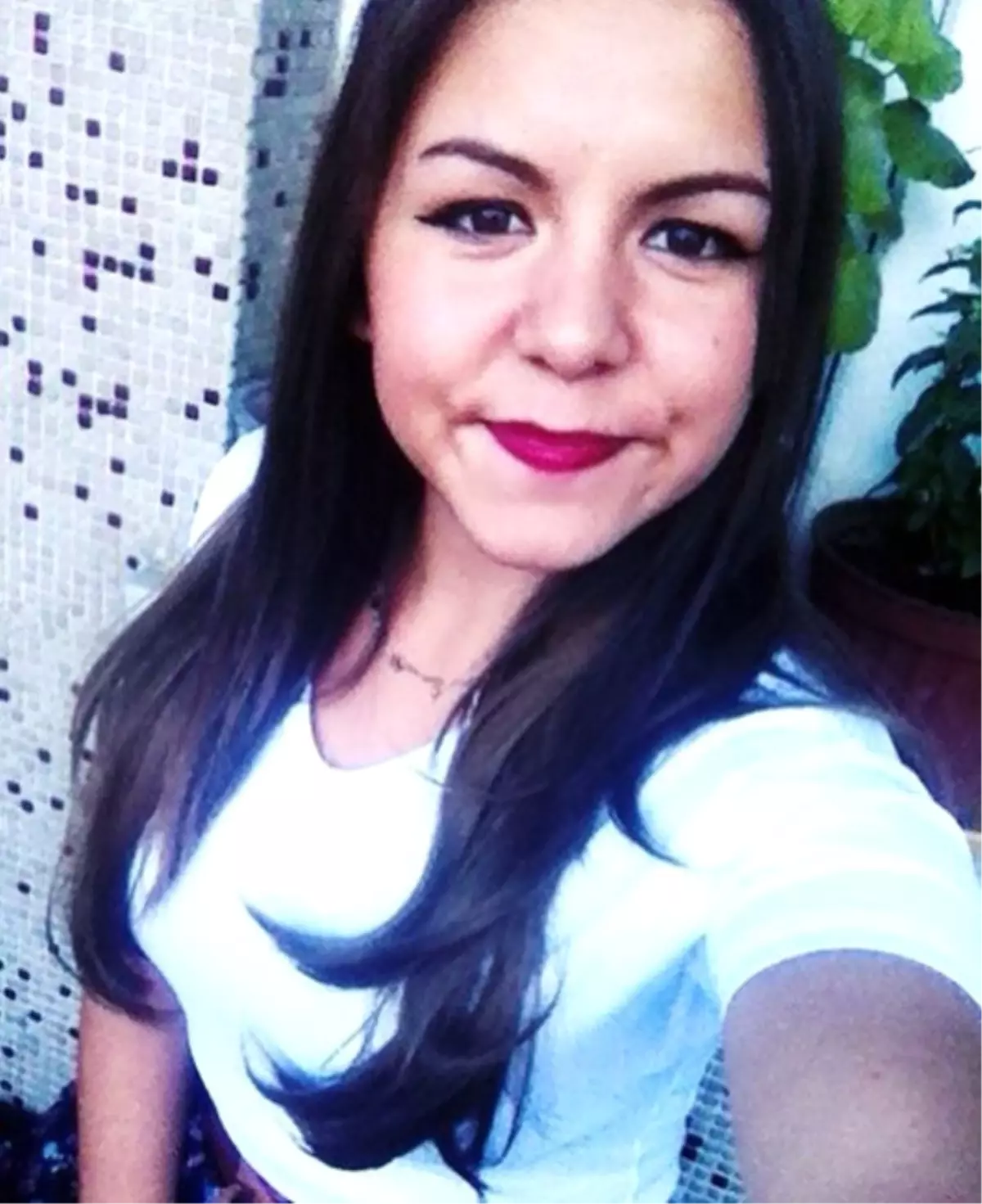 40 Gündür Kayıp Olan 16 Yaşındaki Kızını Arıyor