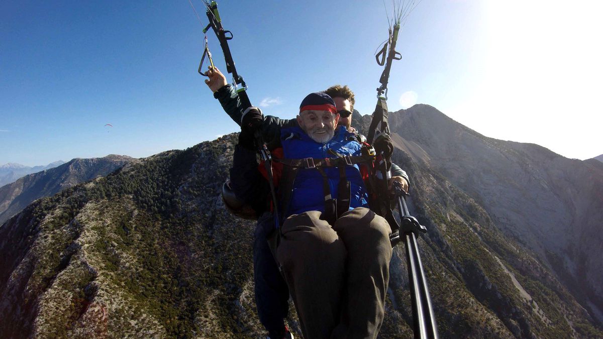 97 Yaşında Cumhuriyet Bayramı\'nı Gökyüzünde Kutladı