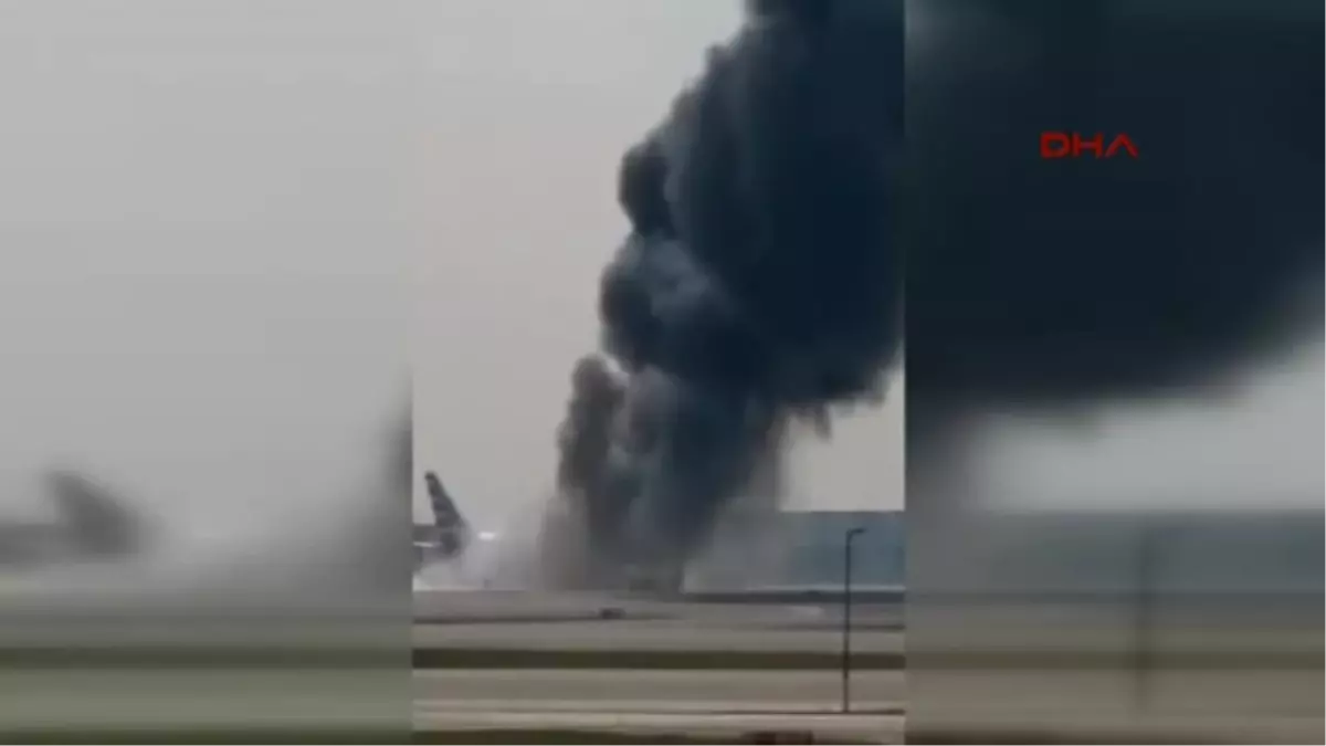 ABD\'de Yolcu Uçağı Havalanacağı Sırada Alev Alev Yandı