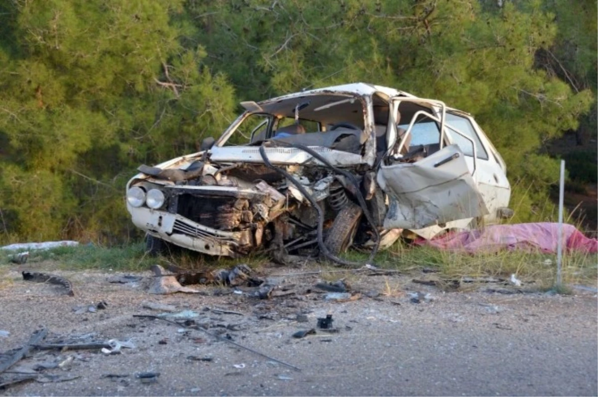 Adana\'da Trafik Kazası: 2 Ölü