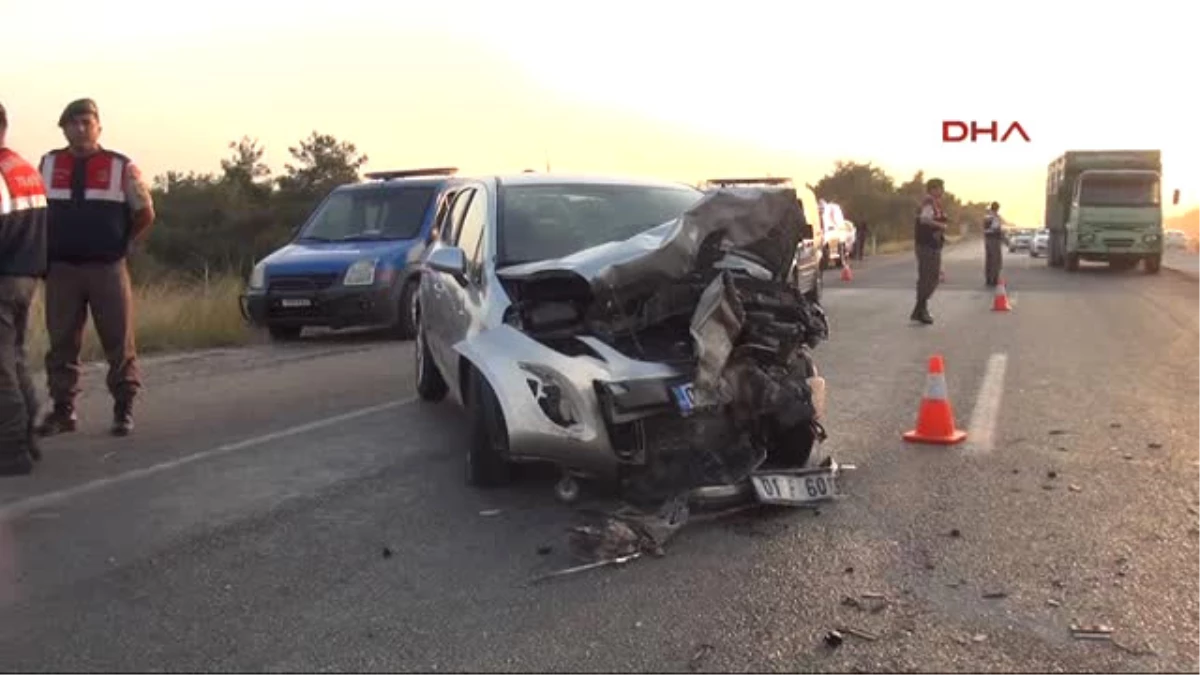 Adana Güneş Işığı Gözüne Gelen Sürücü Kaza Yaptı, 2 Kişi Öldü