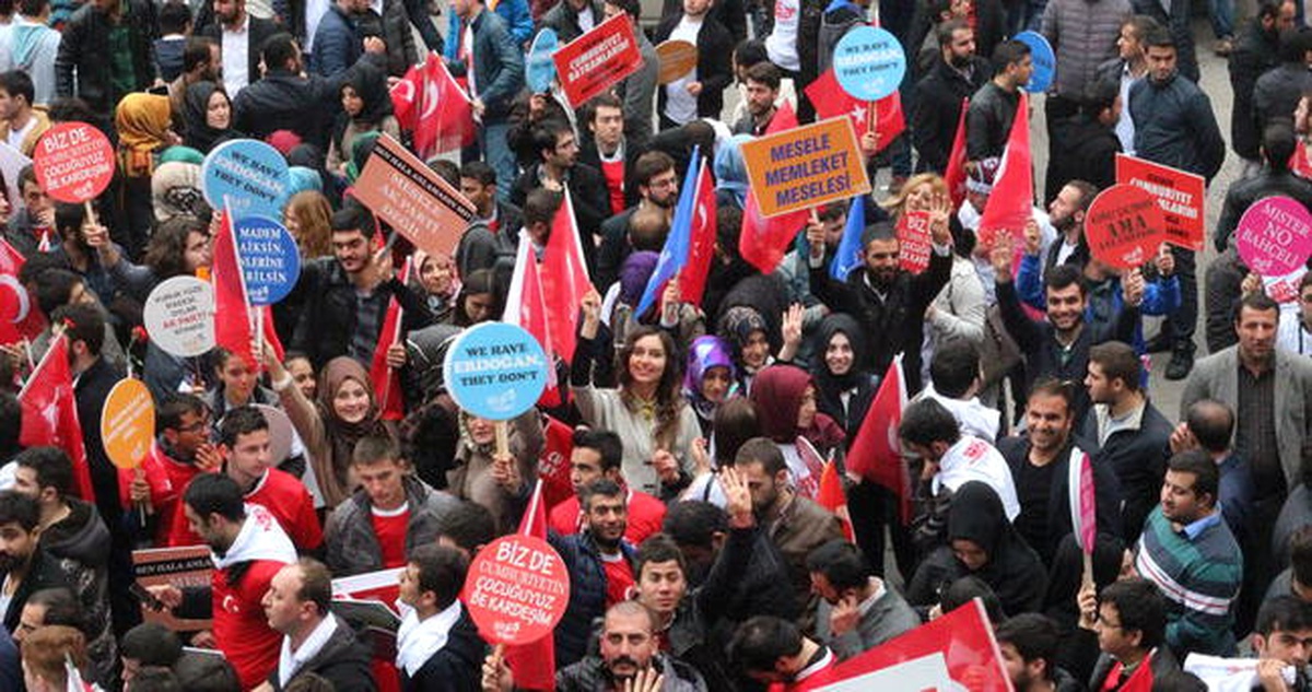 AK Parti Gençlik Kolları\'ndan "İstiklal Yürüyüşü"