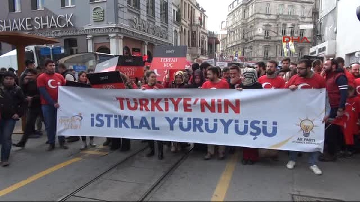 AK Parti Gençlik Kollarından "Istiklal Yürüyüşü"